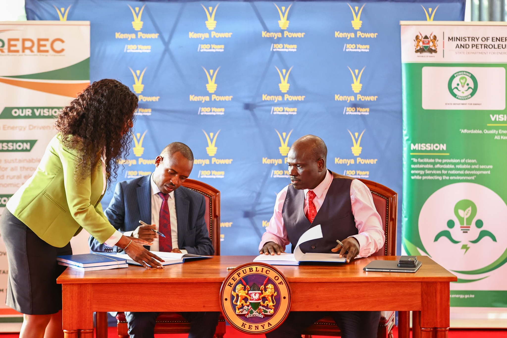 Ruto Oversees Signing of Ksh 27B  Electricity Connectivity Project for 280,000 Households